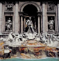 Fontana di Trevi, costruita 1732-62 (marmo)